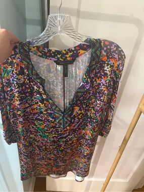 BCBGMaxAzria Multicolor Abstract V-Neck Blouse